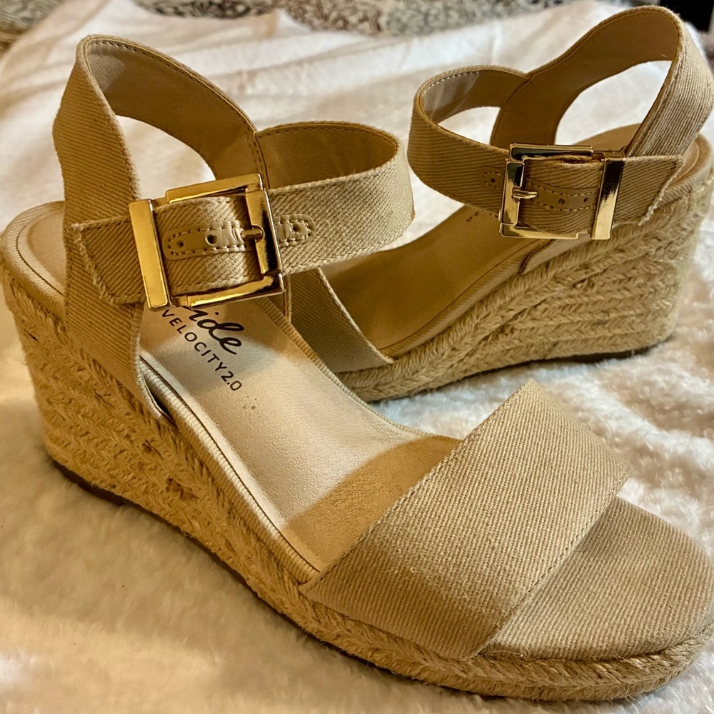 Life Stride Tango 2 Espadrille Wedge Sandals Beige Comfort Summer Guest EUC 6.5